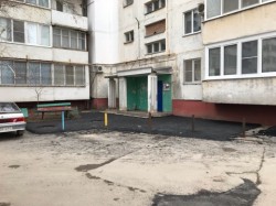 Благодаря депутату П.П.Горчанюку  отремонтировали асфальтовую площадку у подъезда многоквартирного дома. 	